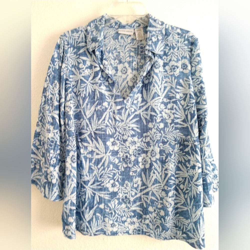 Jaclyn Smith Floral Hawaiian Shirt Blue White Size Large Chest 38"
